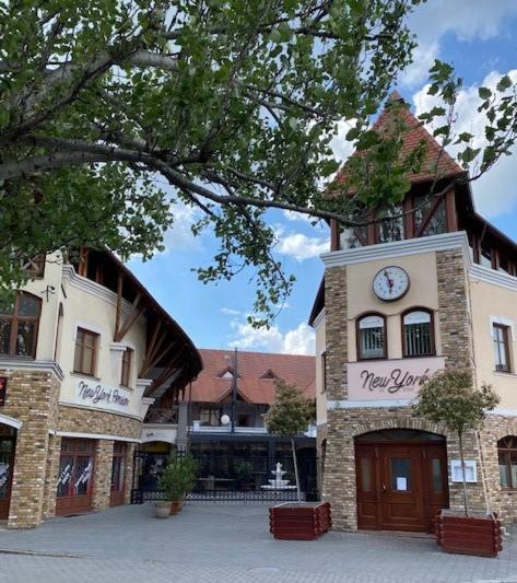 New York Pension Dunajská Streda Exterior foto